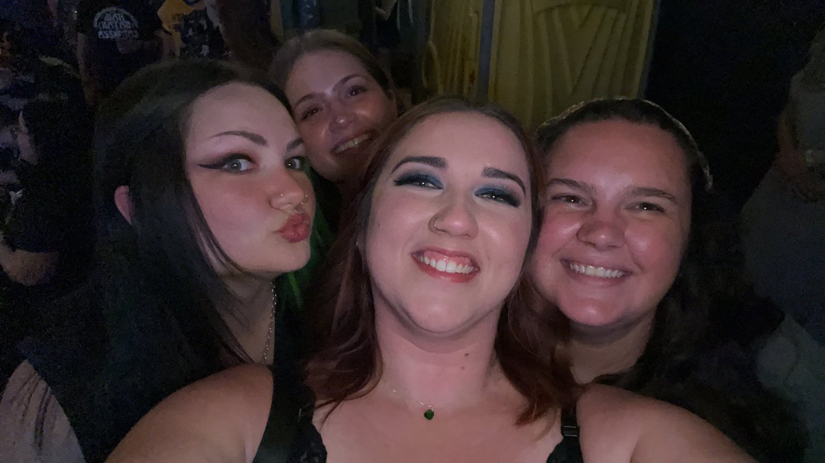 I love these girls so much 💕