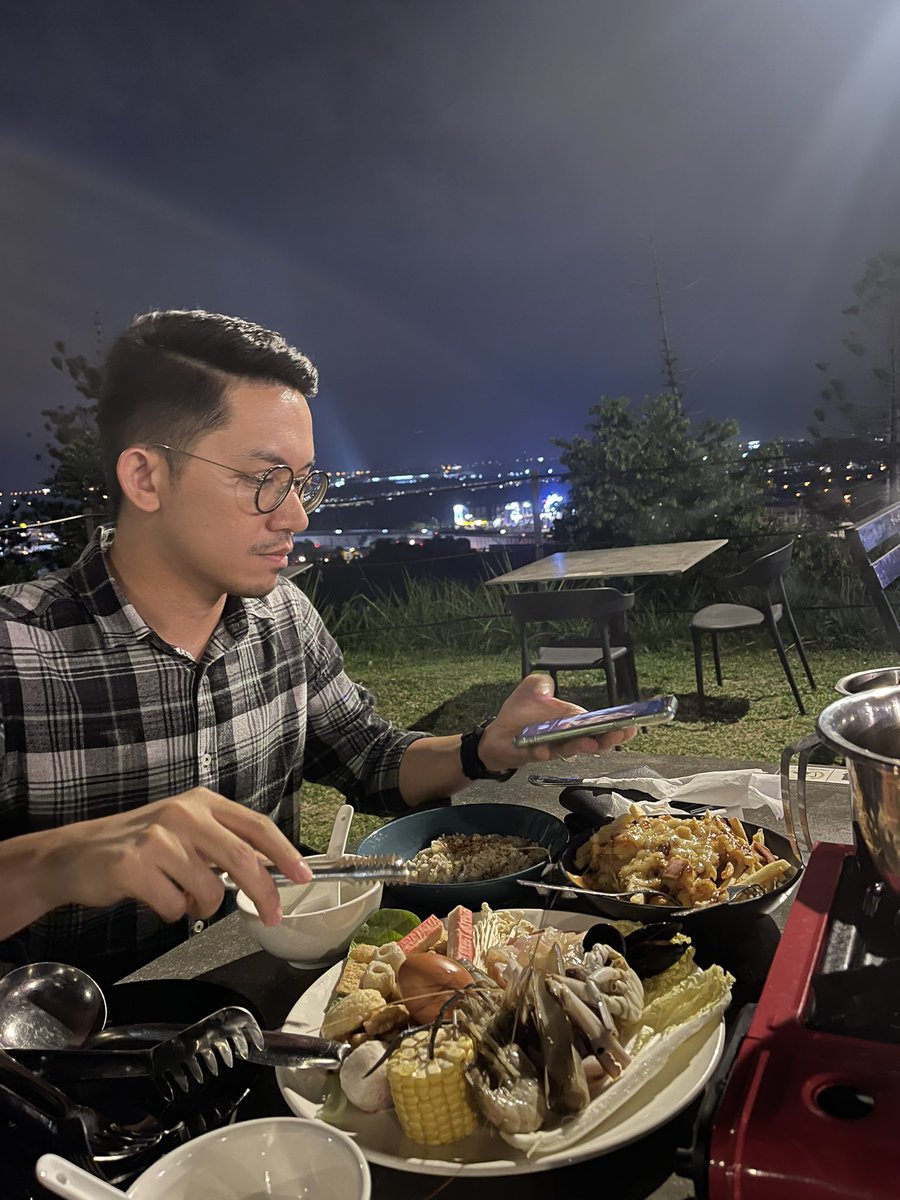 fNadiahAziz's tweet photo. Steamboat feast🦐🐙🦀 https://t.co/TnGAJZ8jo9