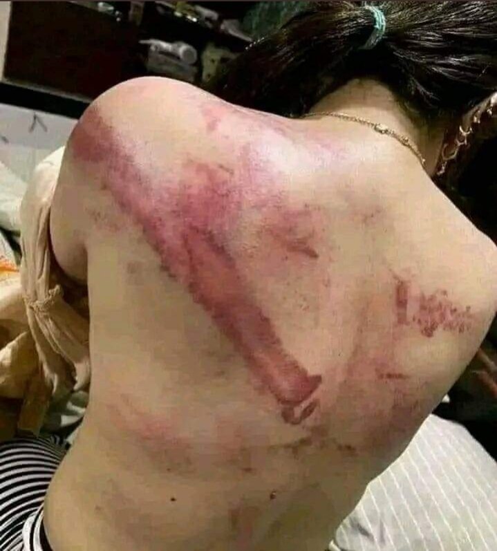 How coward pak Army generals are , they harassed the woman with their belts and bamboo after it they will make complicity of not doing by them, this lumber 1 Army is just a mower nothing else and can only deals property #PTIBleeds