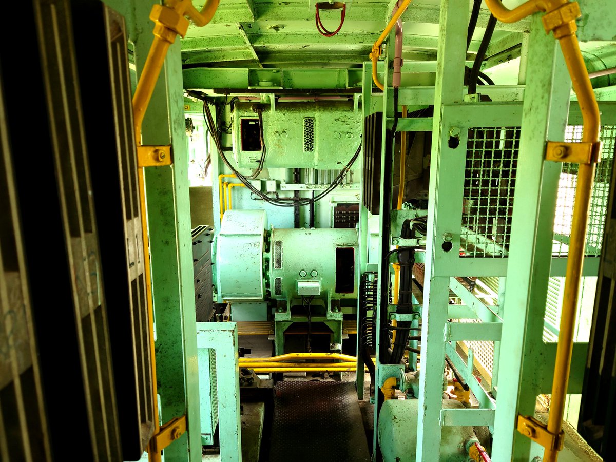 N_tamakichi_v's tweet image. 機関車の中を見れるところきた
メカメカしいのかっこいい⚙️🔧😸

#Xperiaはいいぞ #だから私はXperia #Xperia5II #Xperia