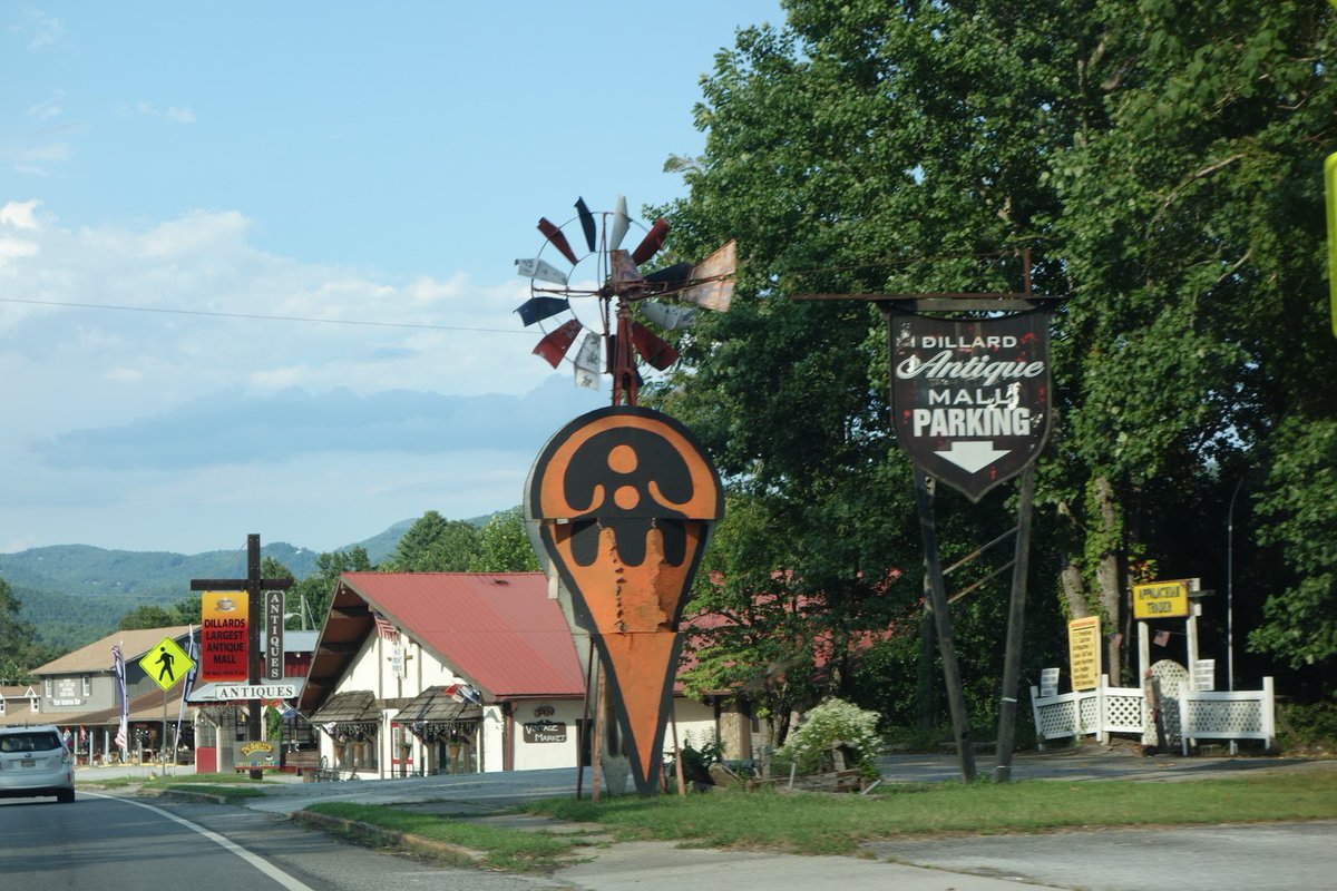 New town every hour on Twitter "Dillard, Population 377