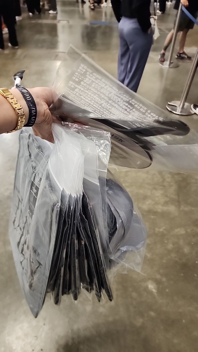 UnniesMagicPH's tweet photo. Forda shopping ang person all secured po except sa guitar pick at tote bag 🥲
#UMSPHUpdate https://t.co/qhtTuHoeik