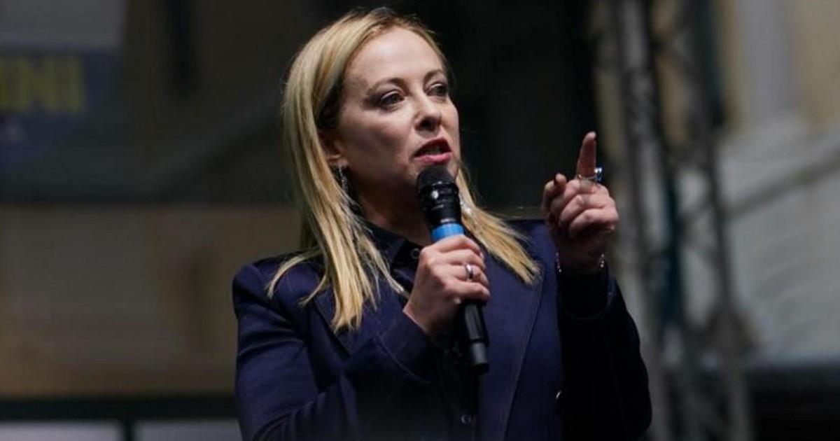 TizianaFerrario's tweet image. pagare le tasse,TUTTI,non è pizzo di stato come dice la presidente #Meloni. Si chiama rispetto della legge. E in questo TUTTI è ovvio che ci sono anche le big company.Presidente perchè il piccolo commerciante no ma il piccolo pensionato si? Sono uguali nei doveri e nei diritti