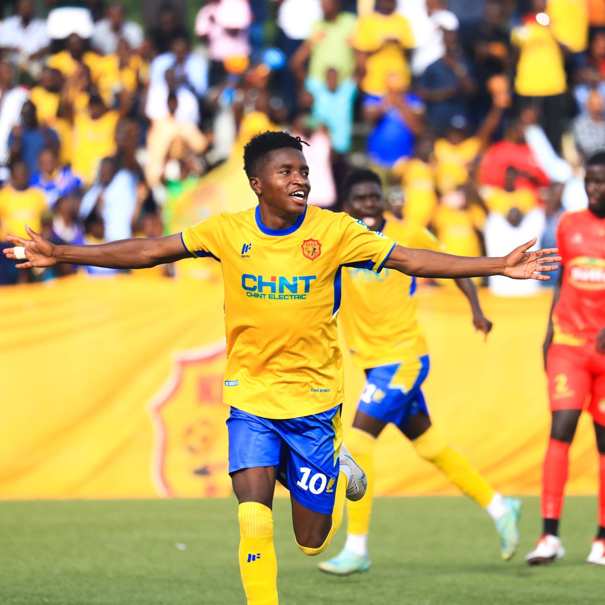 MudanyaWilfred's tweet photo. A win today at Lugogo can give @KCCAFC their 14th trophy in case their competitors Vipers and SC Villa lose their fixtures.
What are the chances of the Kasasiro boys being crowned champions?
#SureWin247 I #NEWS247 https://t.co/JadDMLjzDg