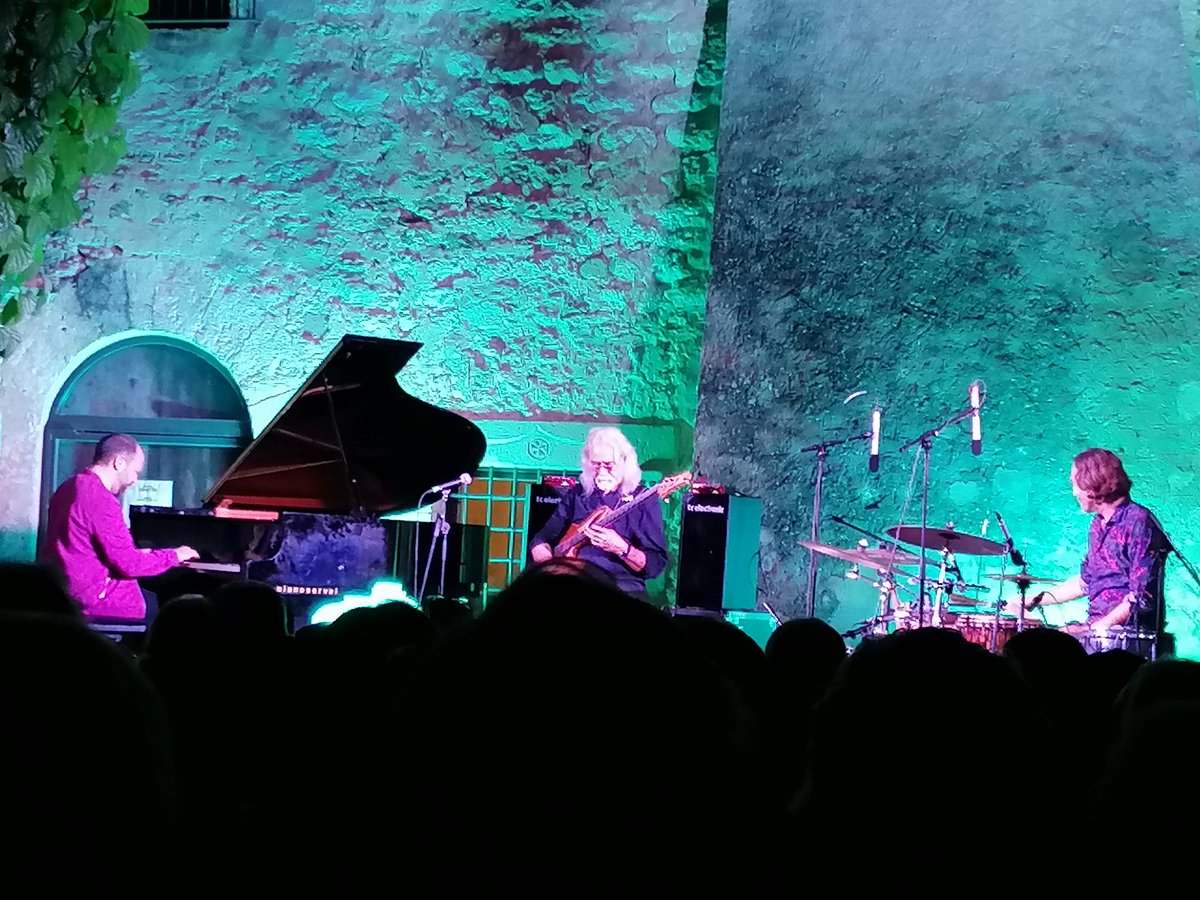 Nit fantàstica amb Carles Benavent Trio.