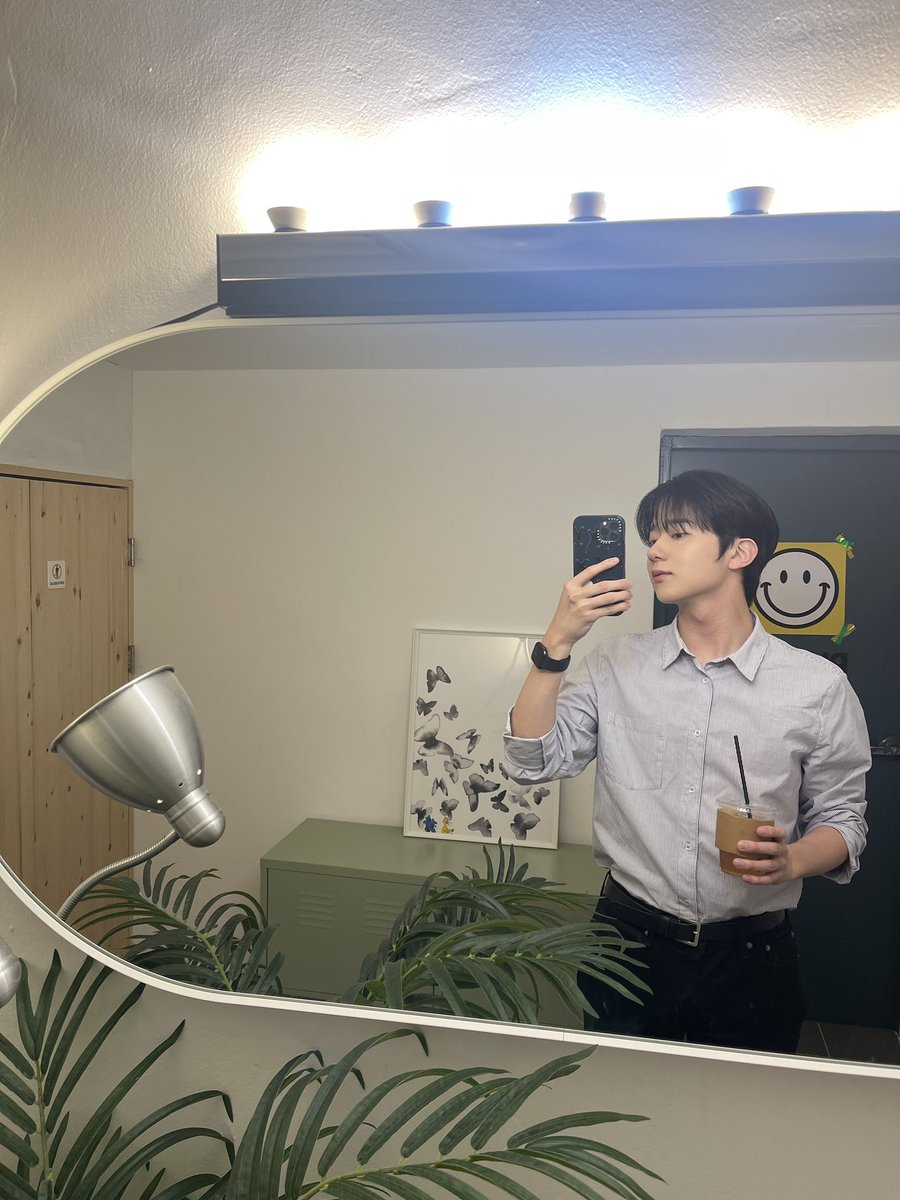 OmegaX_members's tweet photo. [#OX]

I’m back

#OMEGA_X #오메가엑스 
#예찬 #YECHAN https://t.co/79c37BEiyY