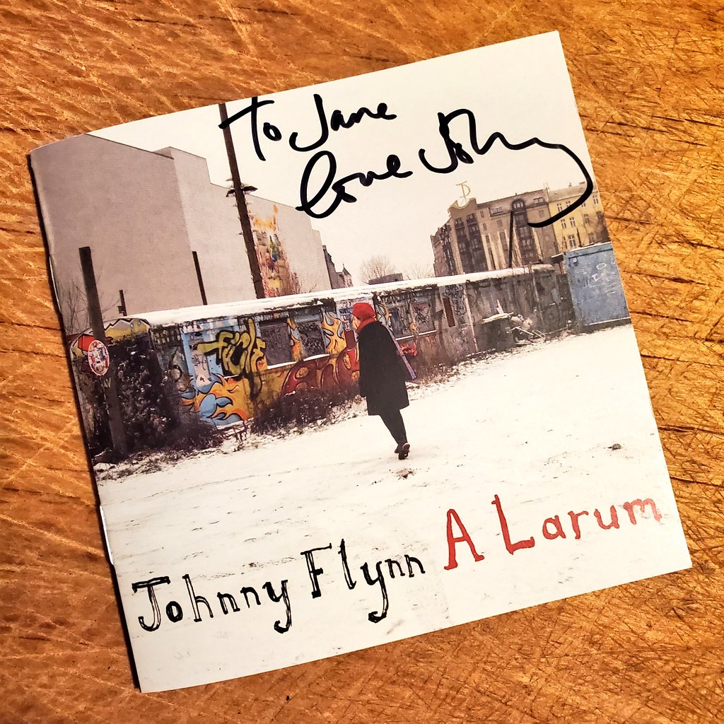Happy 15th Anniversary to one of my favorite albums ever, 'A Larum' by @JohnnyFlynnHQ & the Sussex Wit. It was actually recorded at Bear Creek Studio near Seattle. The first song I heard was 'Brown Trout Blues.' 💙💙💙 youtu.be/SoNfLQhGvQs
#Music #JohnnyFlynn