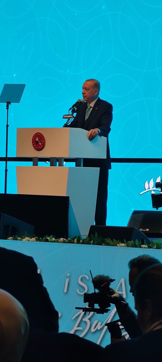 EnsarHanimlar's tweet photo. Ak Parti Istanbul Kadın Kolları Başkanlığımızın düzenlediği Cumhurbaşkanımız Sayın Recep Tayyip Erdoğan’ının teşrif ettiği Milletvekillerimizle birlikte 
“Kadınlar Buluşuyor” programında Kadın STK Temsilcilerimizle biraraya geldik.
#kadındemekhayatdemek 
#memleketsevdamızbitmez https://t.co/iJL54BfOuQ