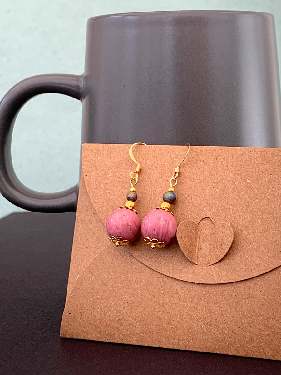 EarringsOfGem's tweet photo. These are easy to wear earrings that would fit any occasion, whether you want to dress up a casual look or add some golden glints to a formal outfit. #madeinwales #rhodoniteaesthetic #classymother #prettygirlfriend #healingfriend #hippiesister #folksy
https://t.co/Twfe6jJXTk https://t.co/HQDePnVQI4