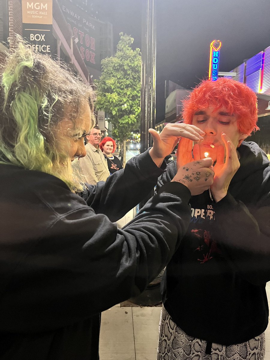 busymissliz110's tweet image. Being a bad influence