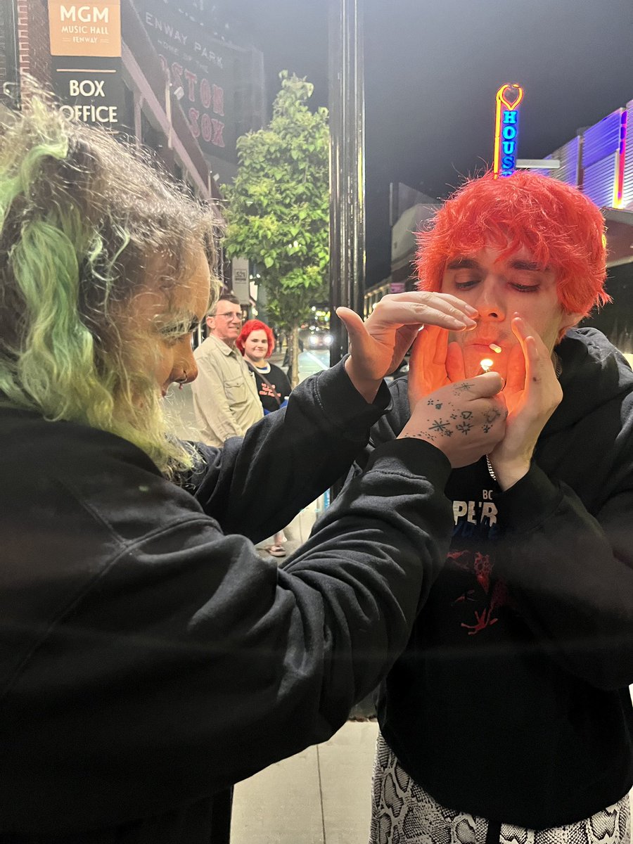 busymissliz110's tweet image. Being a bad influence