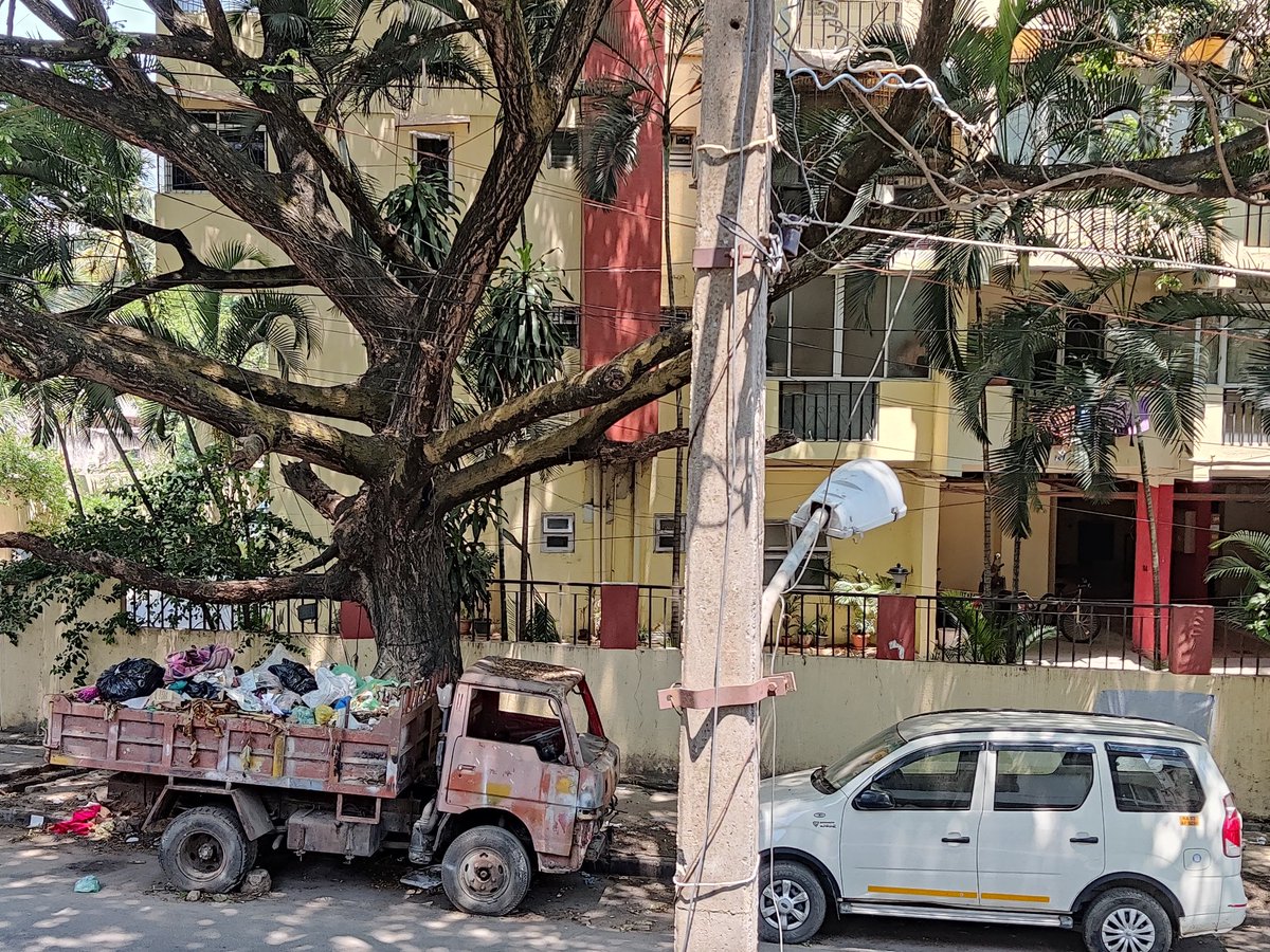 Garbage vehicle parked since months overloaded stinking, Disease spreading, Public health hazard, just next to it is the residential apartment, kids &amp; old-age people affected, please get it cleared immediately @BBMPSplHealth <a href="/BBMPSWMSplComm/">BBMP_SWM Cell</a>  <a href="/CMofKarnataka/">CM of Karnataka</a> <a href="/DKShivakumar/">DK Shivakumar</a> @