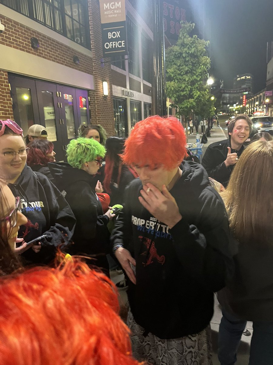 ariessuns's tweet image. he’s gone hollywood on us help ‼️