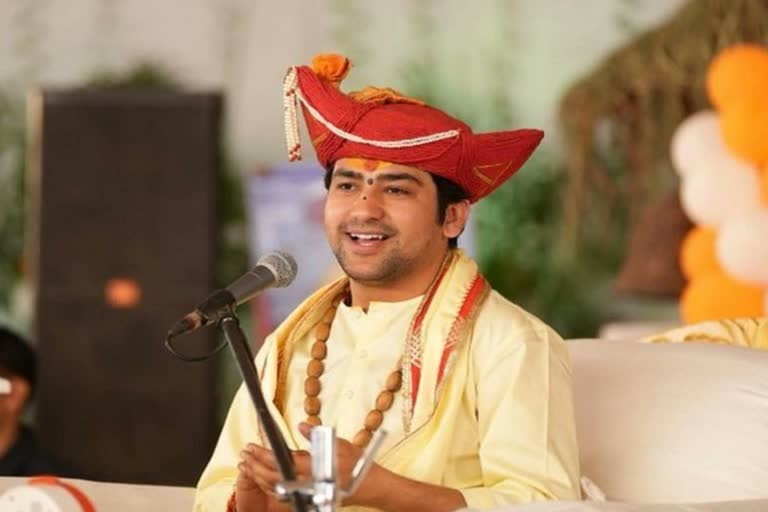 VtvGujarati's tweet photo. ધીરેન્દ્ર શાસ્ત્રી ગુજરાતના પ્રવાસે: આવતીકાલે અંબાજી દર્શન કરવા જશે બાગેશ્વર સરકાર, અંબાજીમાં પૂજા આરતીનું આયોજન

#vtvgujarati #bababageshwar #breaking https://t.co/ZfmPZvsCgl