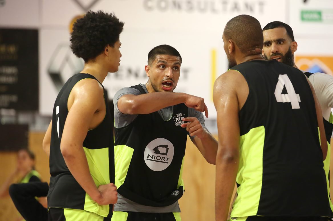pant1_SB's tweet photo. La saison estivale de 3x3 a enfin commencé et pour la 3ème saison consécutive nous avons 2 équipes engagées (fille et garçon) 🏀
Bonne saison à tous 🌞
#3x3ffbb #Fiba3x3 #superleague3x3 #openstart #openplus #opendefrance https://t.co/ZJgRXObuHI