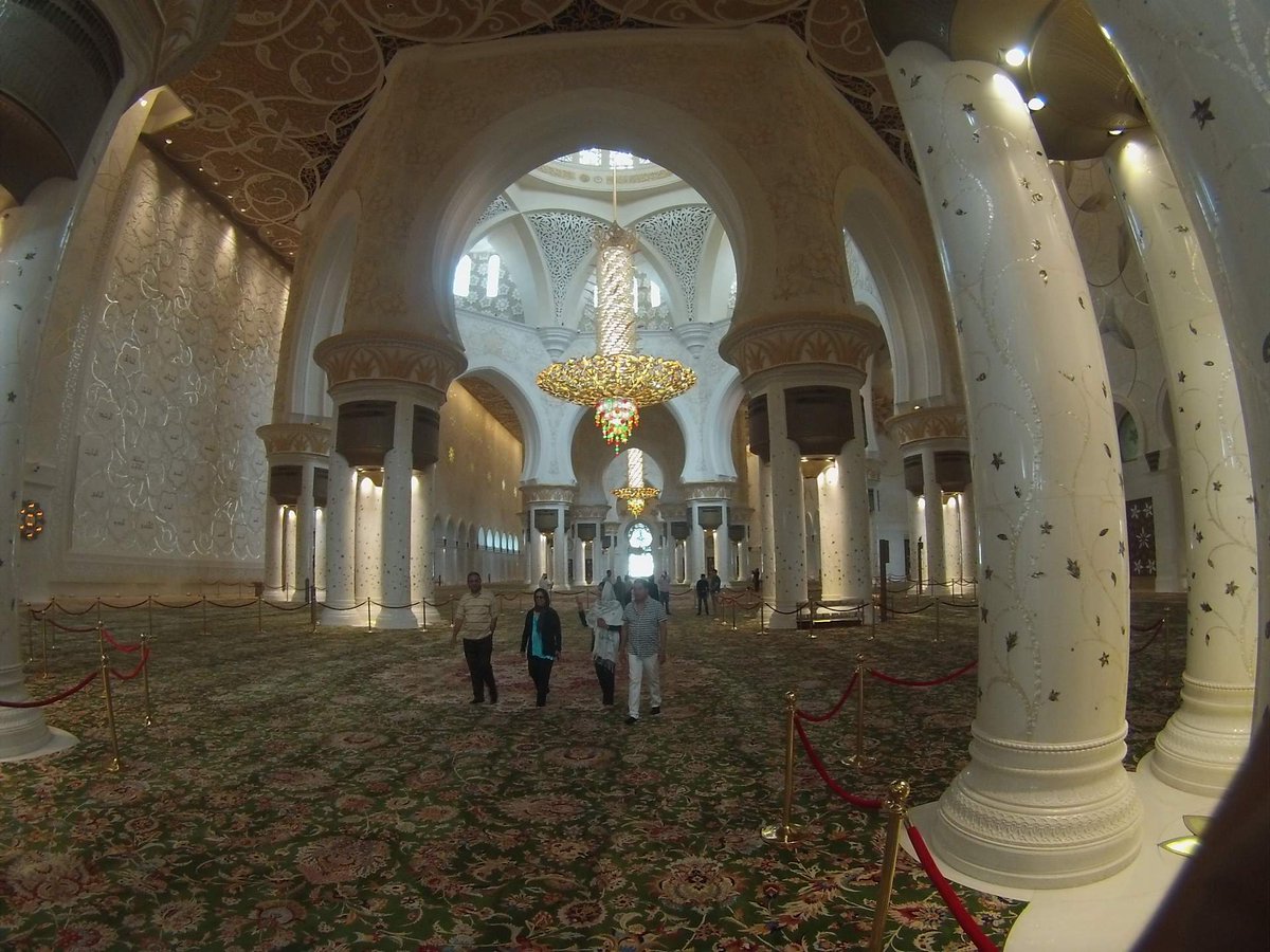 Dubai bit.ly/3vAF5HC Abu Dhabi Mosque #dubai #dubaitour #abudhabitour #abudhabimosque #placestovisitinDubai #dubaitourism #bigbustourdubai #dubaitour #dubaimarina #burjkhalifadubai #desertsafaridubai