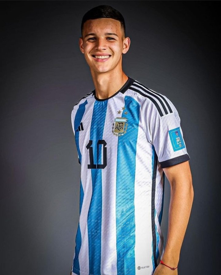 Tuan rumah Argentina U20 mengakhiri laga fase grup Piala Dunia U20 2023 dengan 3 kemenangan.

Valentin Carboni bermain 72 menit dan mencetak 1 gol saat kalahkan Uzbekistan 2-1, bermain 69 menit saat kalahkan Guatemala 3-0, dan tidak bermain saat mengalahkan Selandia Baru 5-0.