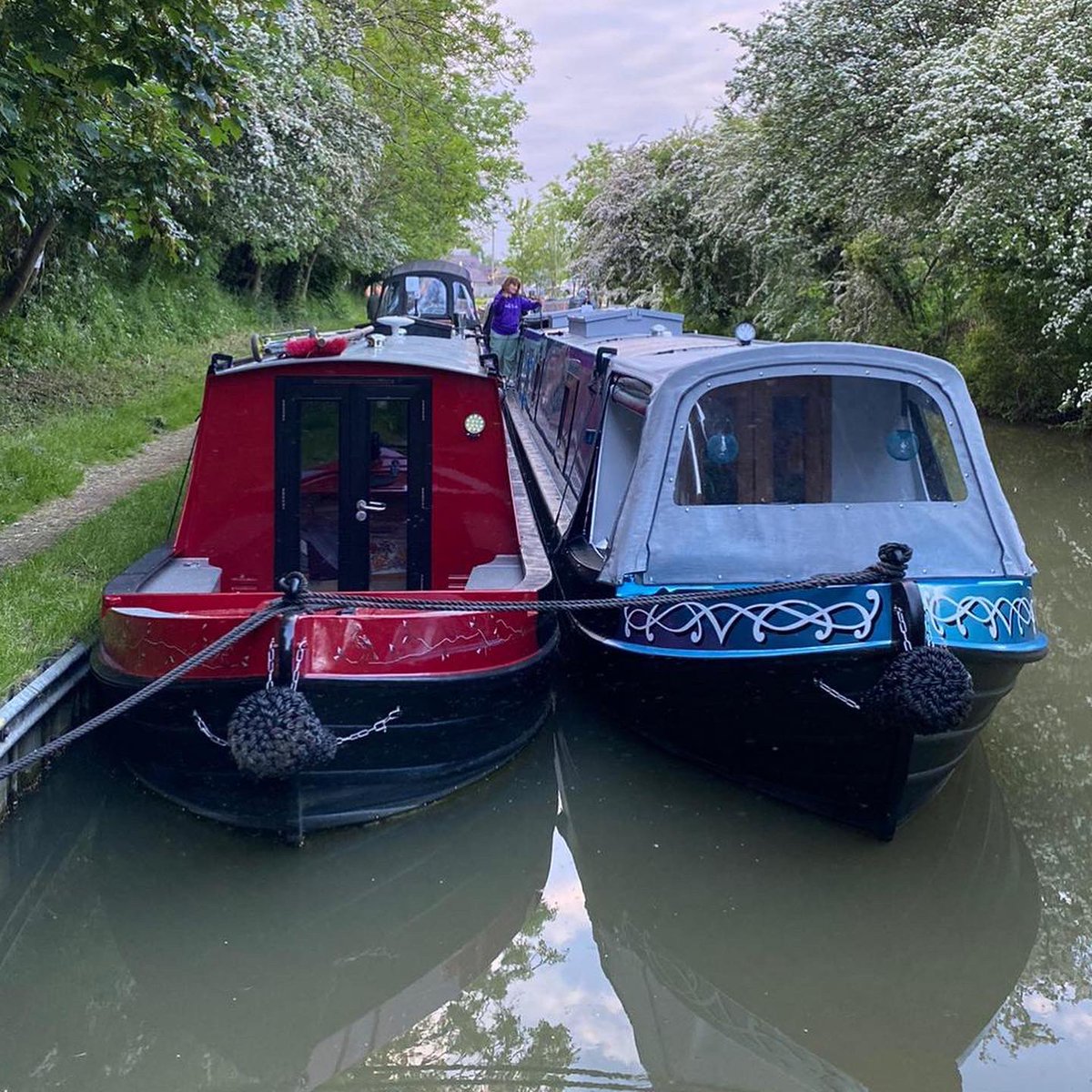 Larkrise and EvenStar spotted mooring up at Crick! 🥰
.
.
#Oakums #crickboatshow #narrowboat #narrowboating #canalboats #bestinshow #oakumsfamily