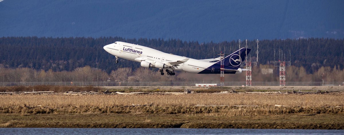 Kent_YVR's tweet photo. #QOTS 👑 @lufthansa @BoeingAirplanes #747 departure @yvrairport. #yvrspotters #Vancouver #DABVM #JumboJet https://t.co/f5CE9hT1nH