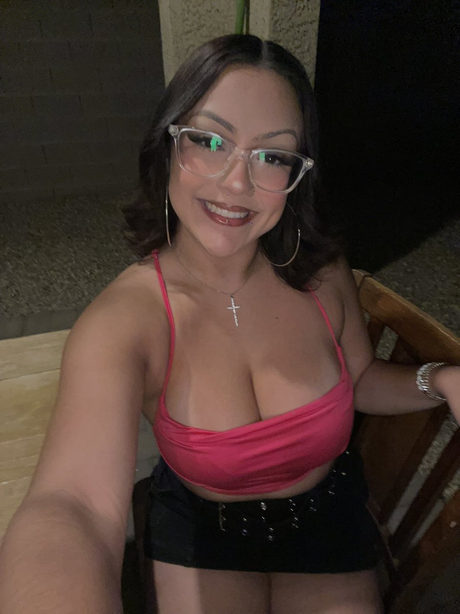 axhcaxh's tweet photo. going out tn, hide your wives <3 https://t.co/S8vjdqKNR7
