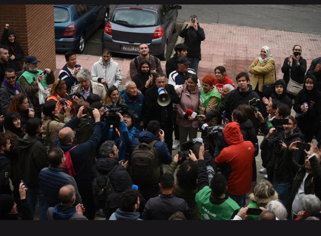 Llega el compañero <a href="/josemostoles666/">Jose Torralbo</a>  de <a href="/StopDesMostoles/">Stop Desah. Móstoles</a> y la  abogada <a href="/Pandora5585/">Sol Garcia</a> de la <a href="/LADIGNIDADMST/">dignidad mostoles</a> para explicar que noticias traen desde los juzgados, una de las noticias es que #LaDigniSeQueda pero no se sabe hasta cuando, otra que habrá que reunirse con <a href="/AytoMostoles/">Ayuntamiento de Móstoles</a>.