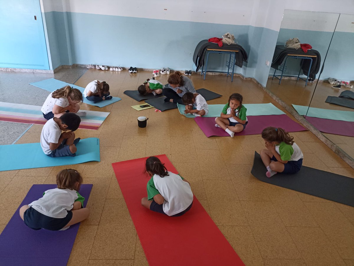 Techmakers_Stem's tweet image. Hoy os compartimos las fotos de yoga a los alumnos del CEIP Adolfo de Castro (Cádiz) 🥰

#techmakers #innova #ideas #emprendedoras #dinamicas #realidadvirtual #fp #formaciónprofesional #educacion #aula #aulaateca #ateca #proyecto #juntadeandalucia