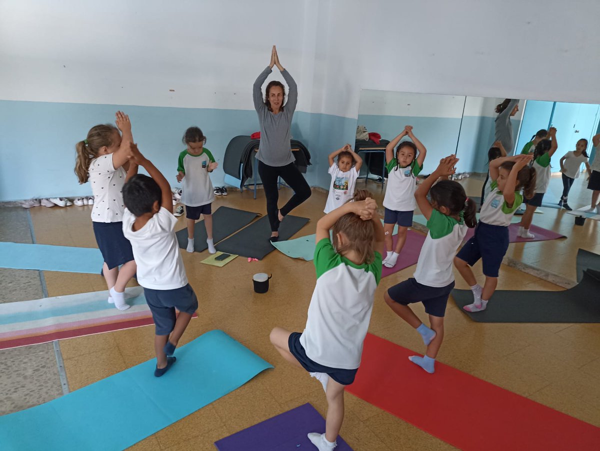 Techmakers_Stem's tweet image. Hoy os compartimos las fotos de yoga a los alumnos del CEIP Adolfo de Castro (Cádiz) 🥰

#techmakers #innova #ideas #emprendedoras #dinamicas #realidadvirtual #fp #formaciónprofesional #educacion #aula #aulaateca #ateca #proyecto #juntadeandalucia