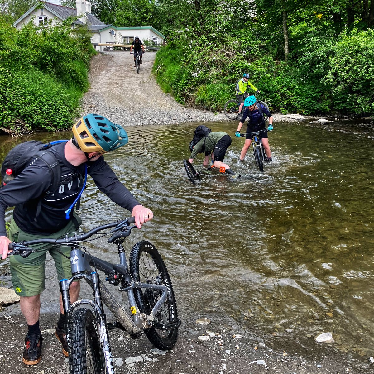 MTBleading's tweet photo. Spring sunshine and actual warmth (it’s taken a long time to get here this year) on day 1 of the #transcambrian with @mtbcymru https://t.co/aUYotdpeJ0