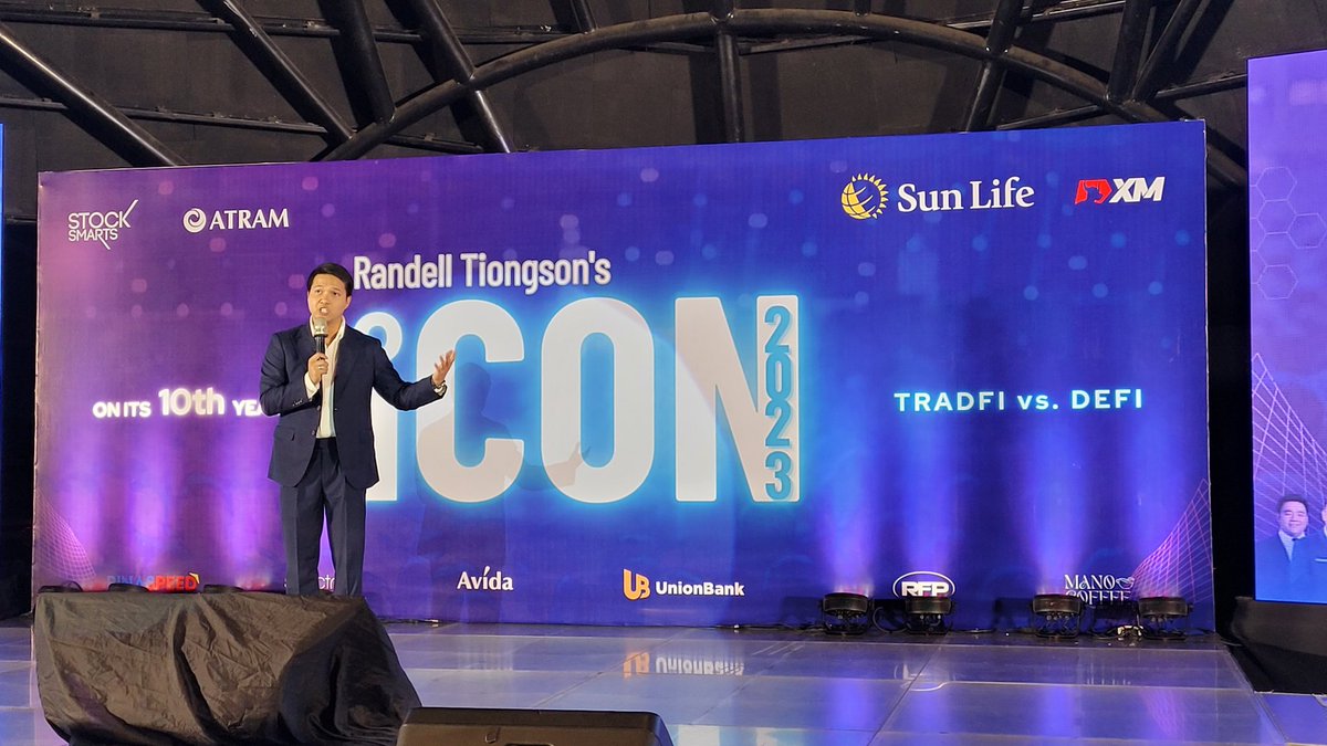 <a href="/HeyItsBrianPoe/">Brian Poe-Llamanzares Ph.D.</a> on stage right now talking about how NFTs art can be an investment with the platform he founded <a href="/ArtifractI/">Artifract.io</a>.