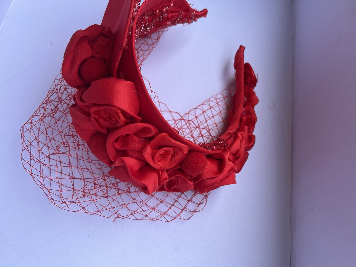 ciieluxuries's tweet photo. From #textilewaste to beautiful headpieces. This is our super power and when you shop our pieces you are helping create a circular economy in Nigeria.  #fashionsustainability #circulareconomy #fashionaccessorydesign #millinery https://t.co/3eeISa91Zc