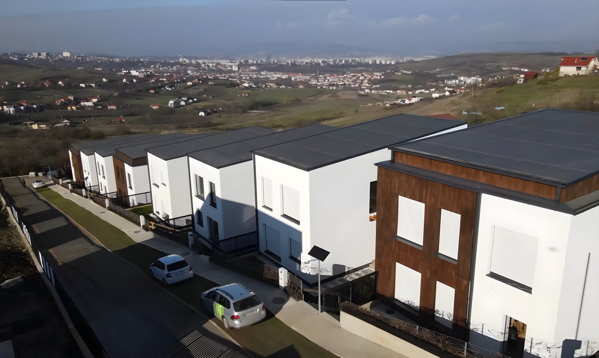 BIOBUILDS_'s tweet photo. Images from the first Passive House Exhibit in Romania 🇷🇴, held at the most efficient passive house street in the EU 🇪🇺 - Sol Residence, Cluj-Napoca   [Thread]📜 https://t.co/crbyVCObAX