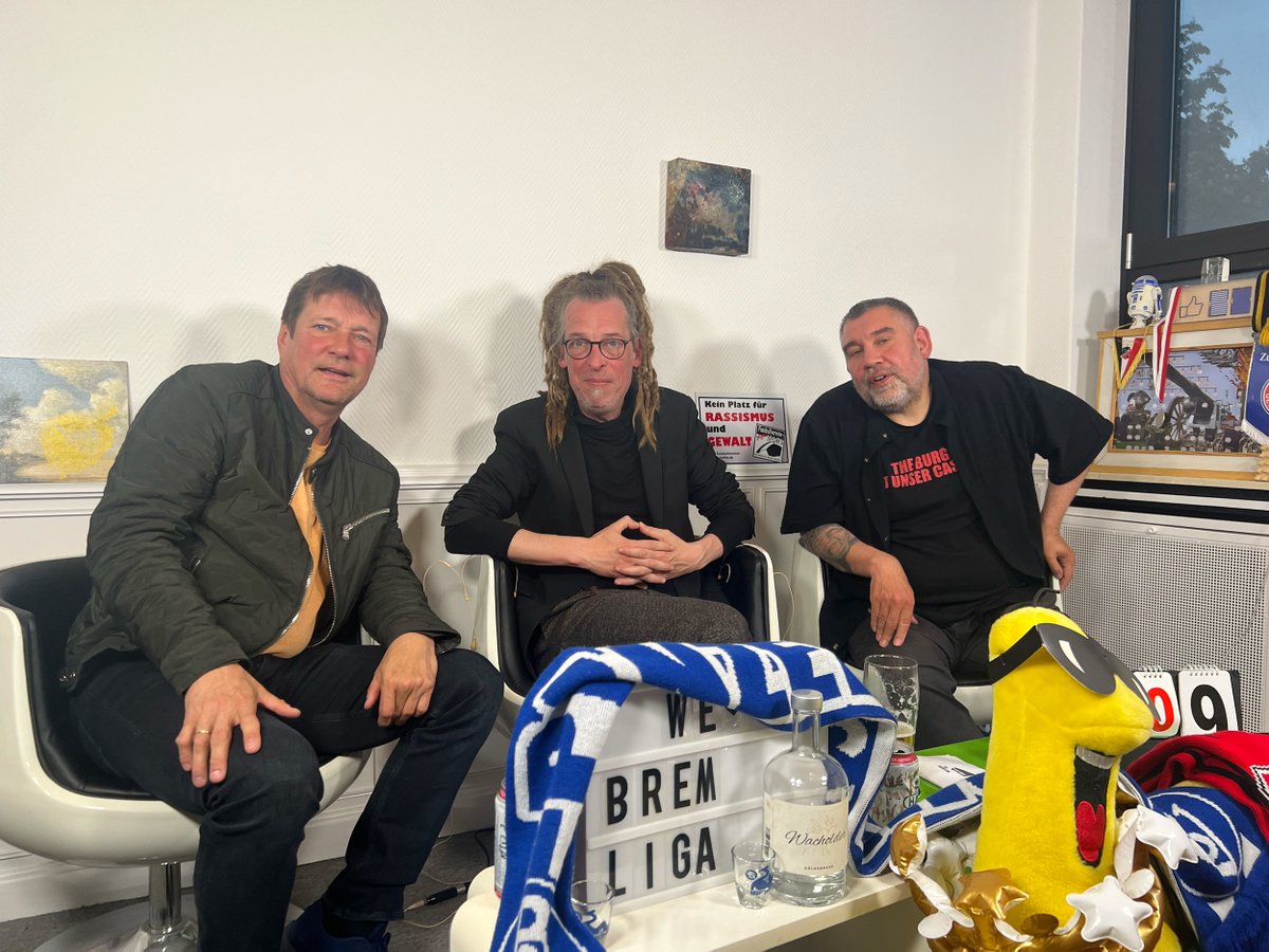 Hausaufgaben, die gemacht werden müssen.
Zu Gast: Torsten Gütschow vom <a href="/BremerSV/">Bremer SV</a> 
LateNight Folge 207 jetzt anhören.

Die Lehren von einem Ex-Stürmer: Die Jungs auf dem Platz müssen den Kopf frei haben. Denn der Montag mit dem Trainerteam kommt bestimmt.

latenight-der-fussball-talk.de/mediathek/haus…