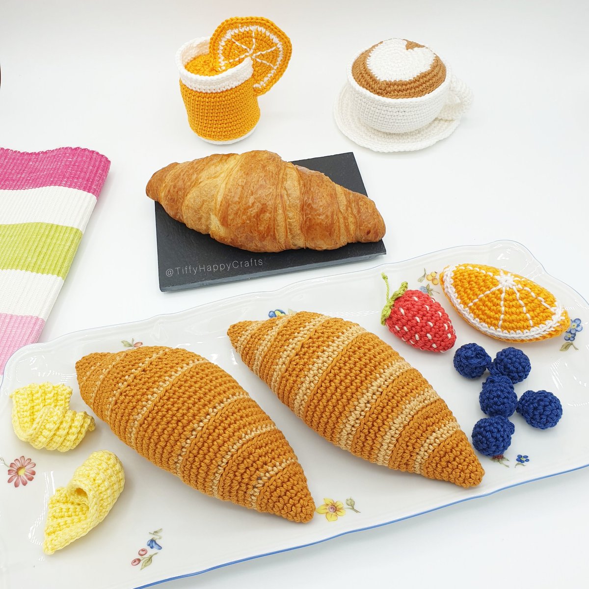 Guten Morgen ❤😊  #croissants #cappuccino #Orangejuice #Breakfast #Frühstück #crochetpattern #Häkeln #Etsy #Etsysale #EtsyDE