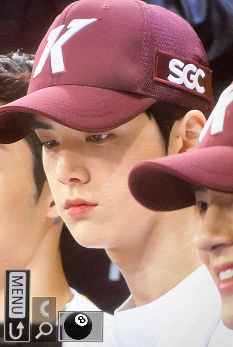 230527 
저의 영훈이가 고척에 왔으니
오늘은 꼭 승리 부탁드립니다
버건디를 입어주다니 ..! (키움팬이라 흥분)
#THEBOYZ #더보이즈 #영훈