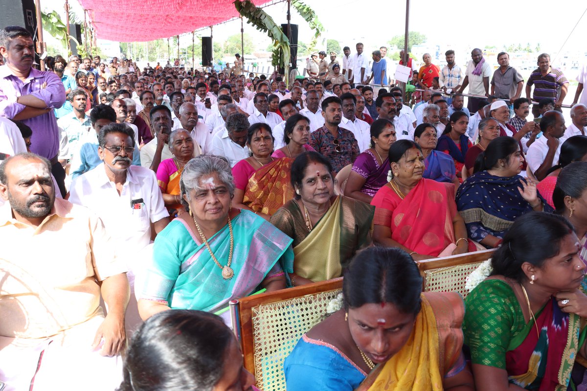KN_NEHRU's tweet photo. மாண்புமிகு முதலமைச்சர் திரு.மு.க.ஸ்டாலின் அவர்களின் வழிகாட்டுதலின்படி, நகராட்சி நிர்வாகம் மற்றும் குடிநீர் வழங்கல் துறையின் சார்பில், மதுரை மாவட்டத்திலுள்ள 11 ஊராட்சி ஒன்றியங்களைச் சார்ந்த 1191 குடியிருப்புகளுக்கு 3 கூட்டு குடிநீர் திட்டங்களுக்கு அடிக்கல் நாட்டு விழா, உசிலம்பட்டி நகராட்சி குடிநீர் திட்டம் தொடக்க விழா, மதுரை மாநகராட்சி சீர்மிகு திட்டத்தின் கீழ் வைகை ஆற்றின் கரை பகுதிகளில் மேம்பாடு பணிகள் மற்றும் உயர்மட்ட மேம்பாலம், அறிஞர் அண்ணா மாளிகை 50 ஆம் ஆண்டு பொன்விழா நுழைவு வாயில் திறப்பு விழா ஆகியவை நடைபெற்றன. இவ்விழாவில் மாண்புமிகு தகவல் தொழில்நுட்பத்துறை அமைச்சர் பழனிவேல் தியாகராஜன், மாண்புமிகு வணிக வரித்துறை அமைச்சர் மூர்த்தி, மாண்புமிகு பிற்படுத்தப்பட்டோர் நலத்துறை அமைச்சர் ராஜகண்ணப்பன் ஆகியோருடன் இணைந்து திறந்துவைத்தேன். 

இந்நிகழ்ச்சிகளில் நாடாளுமன்ற உறுப்பினர் வெங்கடேசன், சட்டமன்ற உறுப்பினர்கள் தளபதி, பூமிநாதன், வெங்கடேசன் மற்றும் மதுரை மேயர் இந்திராணி பொன்வசந்த், துணை மேயர், அரசு உயரதிகாரிகள், அரசு அலுவலர்கள், கழக நிர்வாகிகள் மற்றும் பொதுமக்கள் உள்ளிட்ட பலர் கலந்துகொண்டனர். 

#DMK | #MKStalin | #KNNehru | #Madurai | #DravidianModel