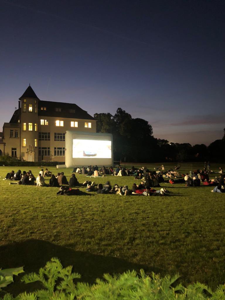 🍿🎞️ Séance cinéma plein air à #NotreDameLesOiseaux 🎞️🍿 🎬