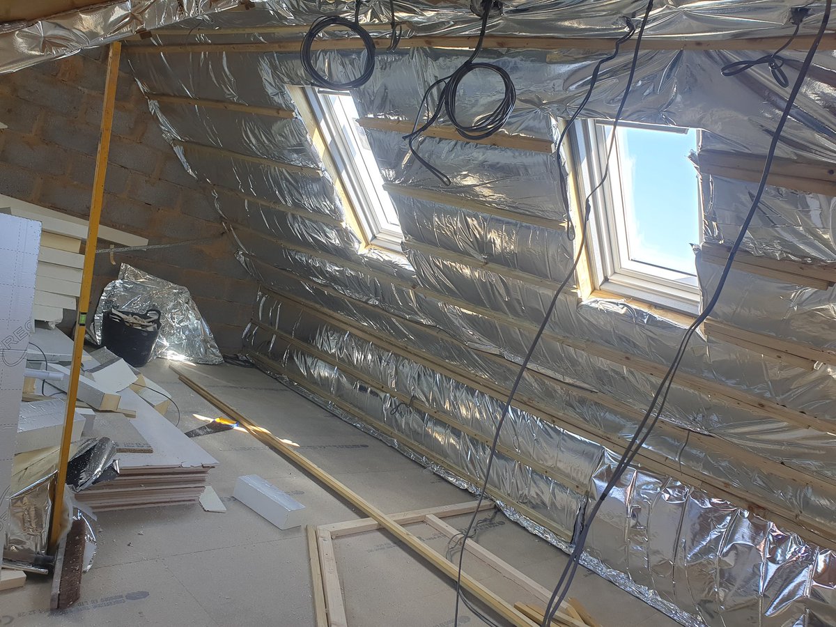 R_Gunning21's tweet photo. @TobleroneFrank 100mm celotex between the rafters, tlx silver over the top. Made a grow house up there, one way to deal with the cost of living crisis. Boarding all day on Monday, no bank Holidays when there's money to be made https://t.co/JpwMryVUUe