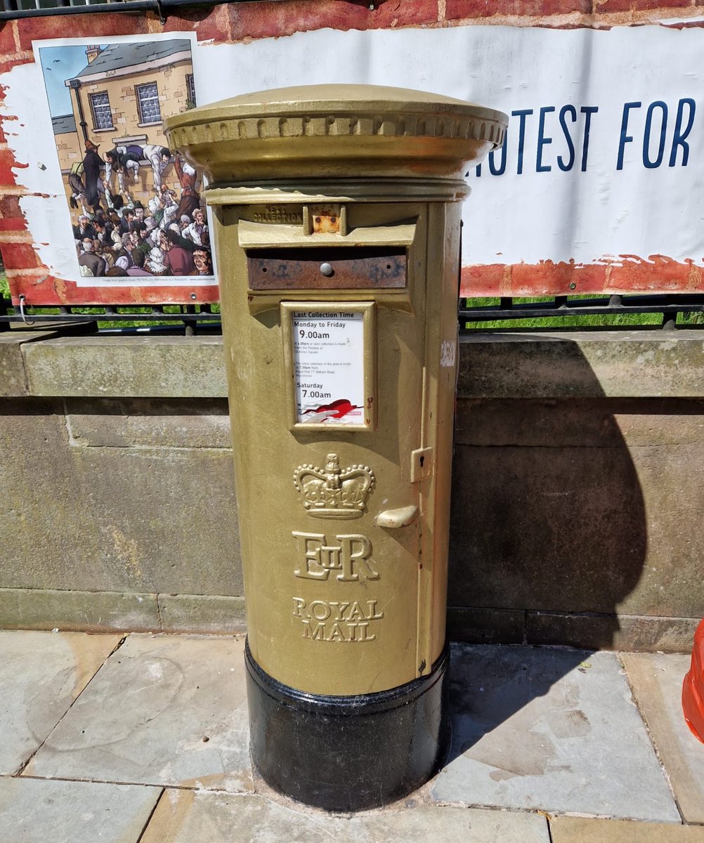 For #postboxsaturday a nice pair provided by my dotter from her recent jaunt to Manchester📮📬📨 an Olympian and a VR which may be the oldest box in Manchester 🤔