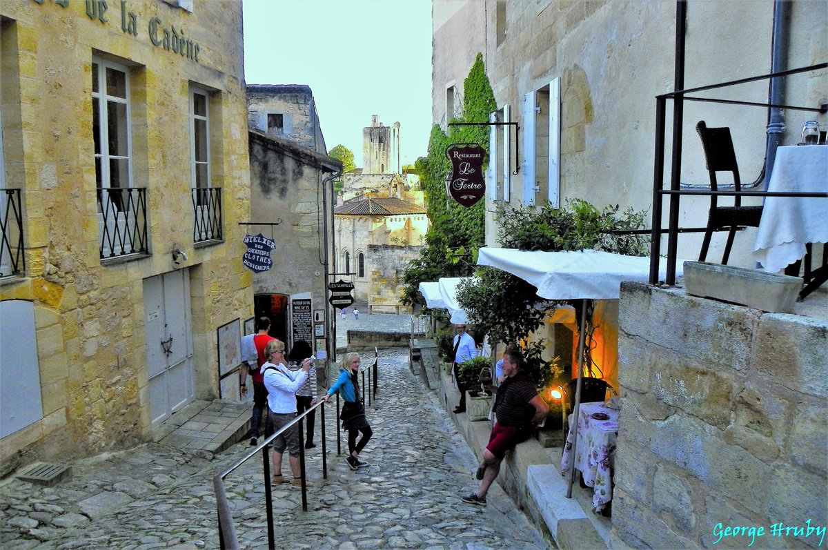 Tourists in St. Emilion - France

See more of the International Photographer’s work at: georgehruby.org

#bordeaux #bordeauxmaville #georgehruby #visitbordeaux #aquitaine #GeorgeHruby #France #nouvelleaquitaine #villedebordeaux #History #stemilion #wine #frenchwines