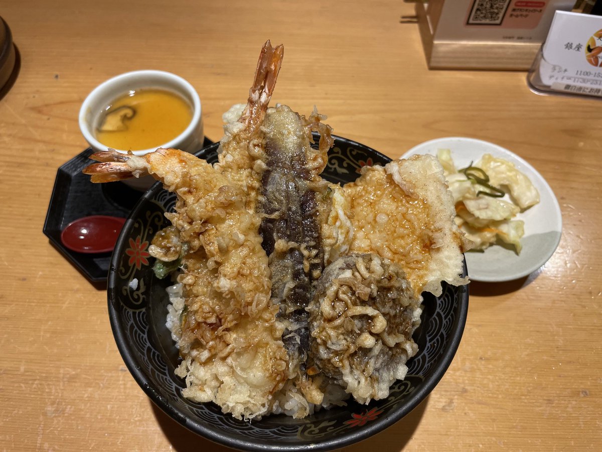 Reika13288's tweet photo. 知り合いの個展に誘われたので銀座にきた！天丼専門店でランチ https://t.co/odqTvsRFt2