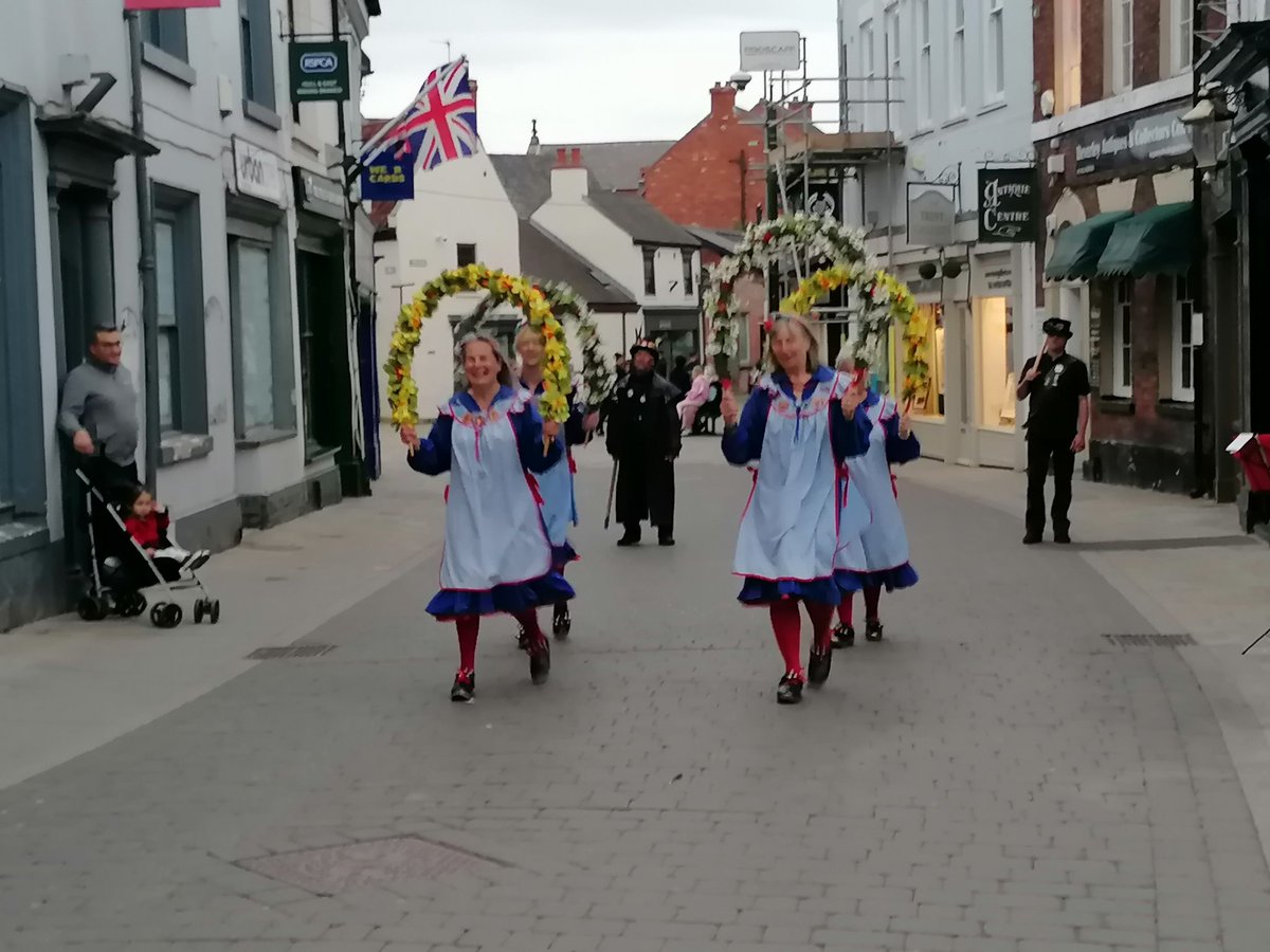 Been away from this platform for a while so hi again everyone! Here's us sharing a lovely evening out with the awesome Beverley Garland. Thanks y'all 🖤