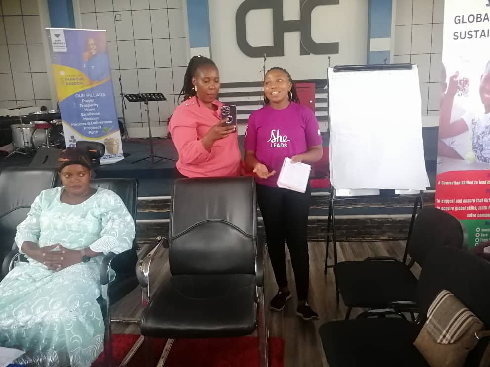 GlobalLUg's tweet photo. @Finiankang a #SheLeads Advocate shares her change story a #poetess a #Debator,a Minister of Internal Affairs @UPU_law & a Girlpreneur
#SheLeadsUg
#GLSImpact https://t.co/laT1EfUvk6