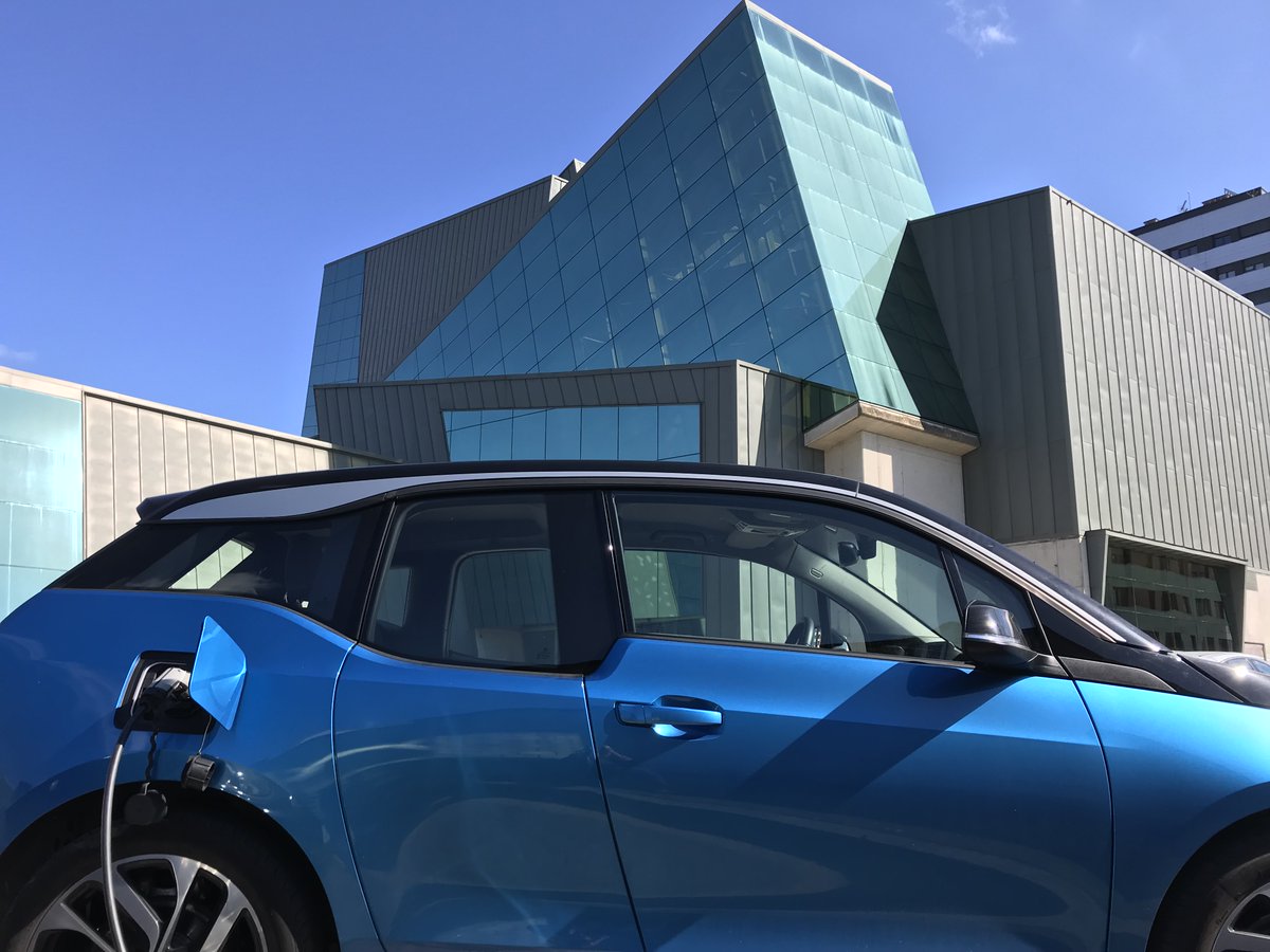 Siero redobla su apuesta por la movilidad eléctrica con treinta nuevos puntos de recarga de vehículos.  Todos los cargadores permitirán el pago con tarjetas del concesionario o cualquier tecnología móvil, y con tarjeta bancaria.👍 lne.es/siero/2023/05/… <a href="/AEDIVE/">AEDIVE</a> <a href="/AsociacionAUVE/">AUVE</a>