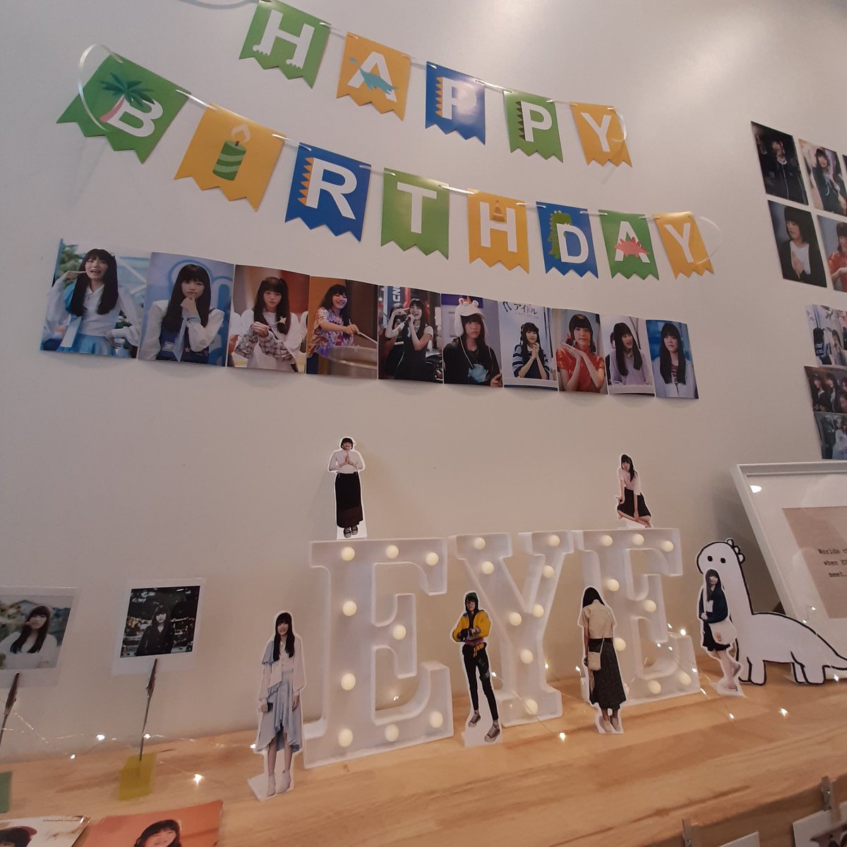 _lovehara's tweet photo. แวบมาคาเฟ่วันเกิดพิอาย เหมือนหลุดเข้าไปอยู่ในโลกของ #EyeLastIdol ทั้งร้านและน้ำน่ารักและมีก้อนเมฆลอยฟูฟ่อง ของแจกดีงามมากครับ ขอบคุณที่จัดคาเฟ่วันเกิดน่ารักๆ แบบนี้และขอ HBD พิอายล่วงหน้า มีความสุขมากๆ นะครับ
#happy24theyeday #LookIntoMyEye
#lastidolthailand https://t.co/GMysPtq8G4