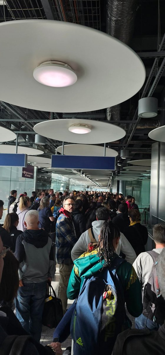 Fishcake76's tweet photo. @HeathrowAirport Utter farce here at T5. E-gates down - been like that for hours so why the comlelete lack of organization? @SimonCalder https://t.co/OIJsR3gE7d