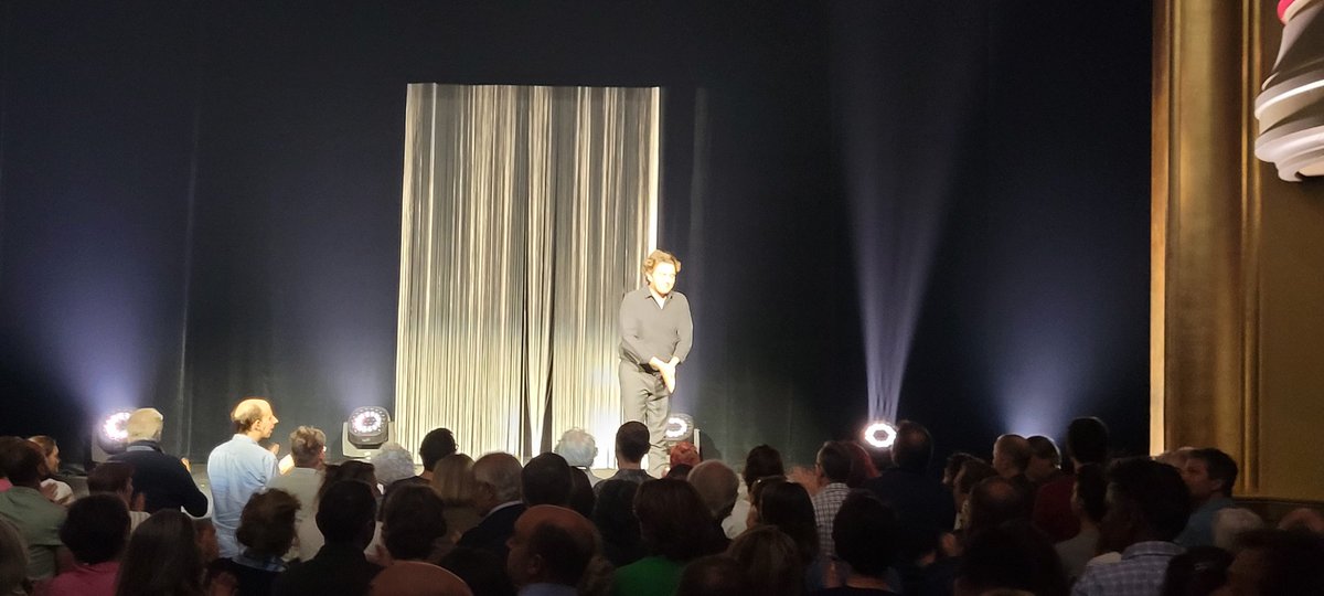 Toujours aussi drôle <a href="/alexvizorek/">Alex Vizorek</a> ! Hier soir au théâtre royal des galeries, un régal que je vous conseille !