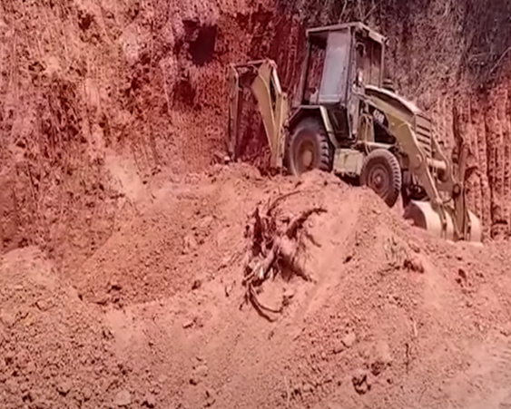 oheraldogoa's tweet photo. #Ucassaim village #panchayat acts against illegal #hillcutting

Read:https://t.co/1aXeO2MwvM

#Goa #News #Headlines https://t.co/vKCx4fHiEE