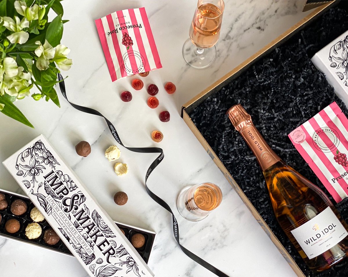 Wild Idol sparkling rosé, an alcohol-free wine alternative with a genuinely premium taste, has an elegant pale rose colour with a fresh berry scent accompanied by a touch of sweetness. 🥂🍓

 #WildIdol #birthdaygiftforher #birthdaygiftsuk #hamperideas