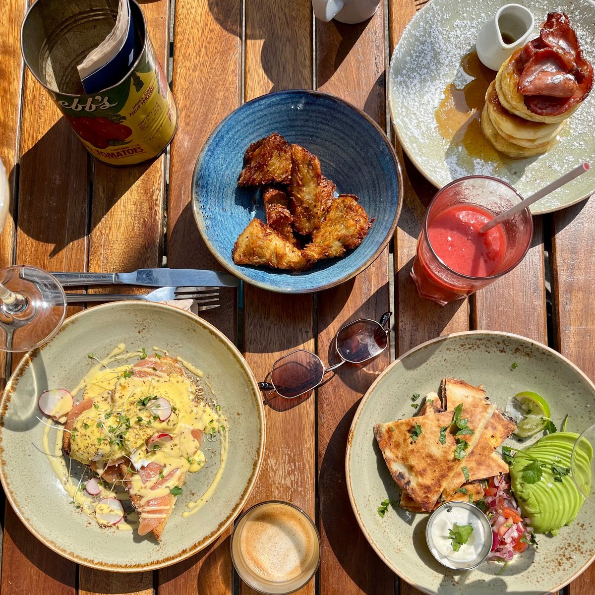 Meet you at our place. We’ll bring the brunch; you bring the factor 50 🌞🌞 . #letsbrunch #summervibes #weekendmode #breakfast #brunch #alfrescodining #bankholiday
