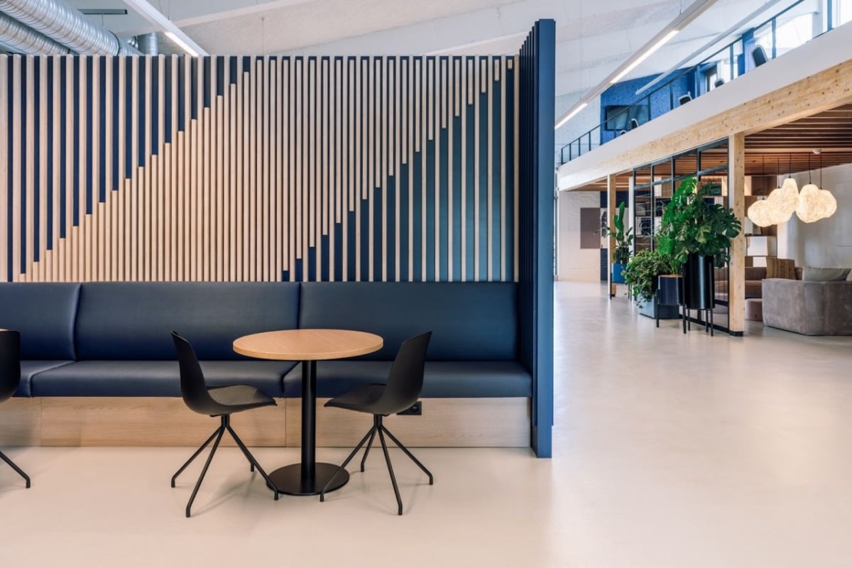oraanjinteriors's tweet photo. Revolutionize your workspace with our innovative office benches: Where creativity and collaboration meet!
For more such inspirations
Visit - https://t.co/ycS0aspz76
#oraanjinteriordesign #interiordesign #interiordesignlondon #design #officedesigns #corporateinteriors #breakouta https://t.co/vxJTsNmpNm
